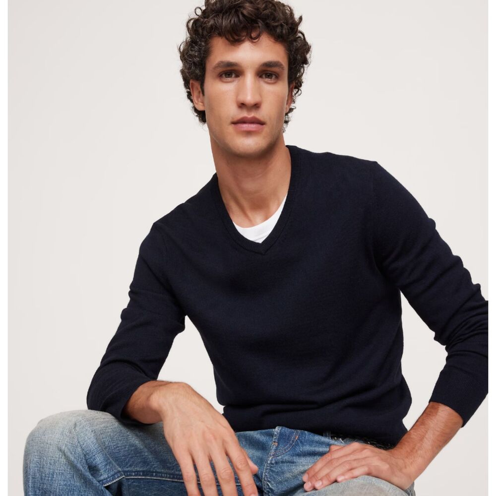 Banana Republic Factory Navy Merino Wool V Neck Lightweight Knit Sweater Cozy M